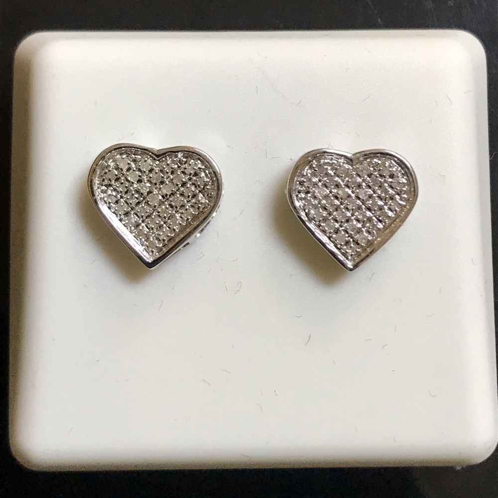 1/6 ctw Diamond 
Heart Earrings